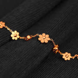 Dainty Waterproof Anklet 18K Gold Plated Daisy Linked Stainless Steel Seven Flower Charms Anklets For Women